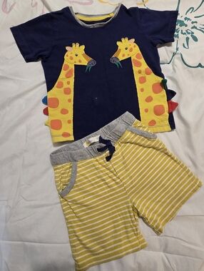 Baby Boden Navy Tee with Yellow Giraffe Appliqués